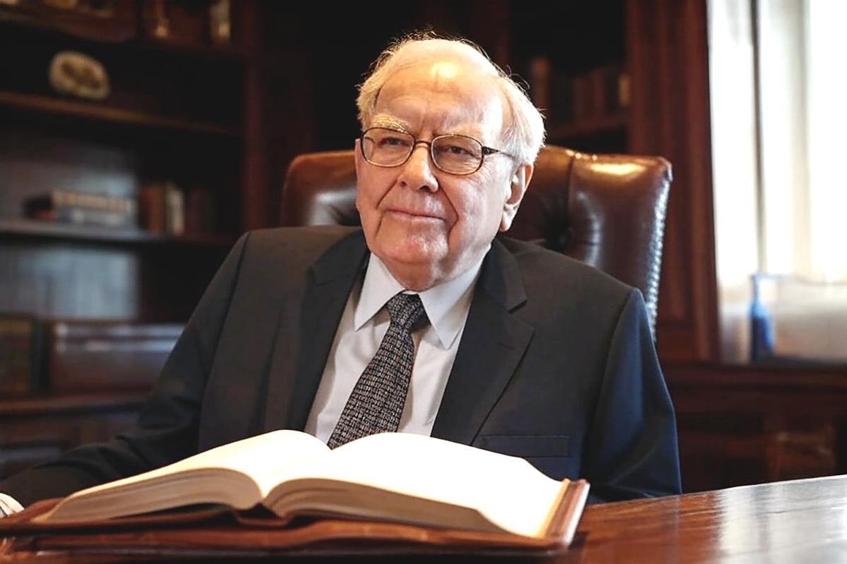 10 Books About Investing and Business Warren Buffett Says You Must Read